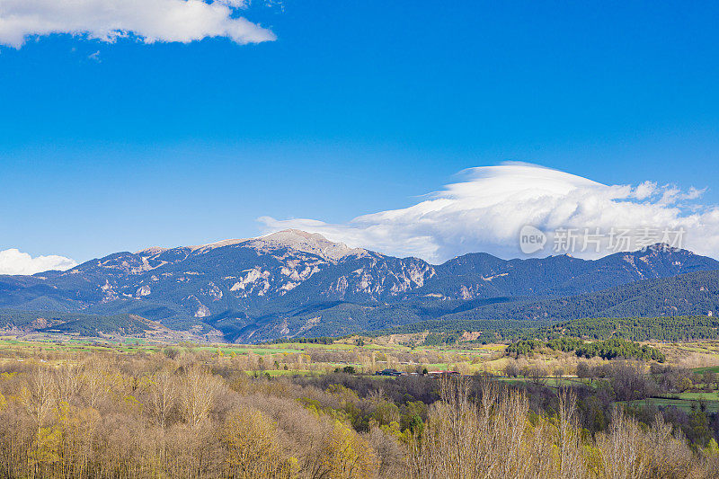 Cadí springtime clouds, views from la Cerdanya valley, Catalonia.